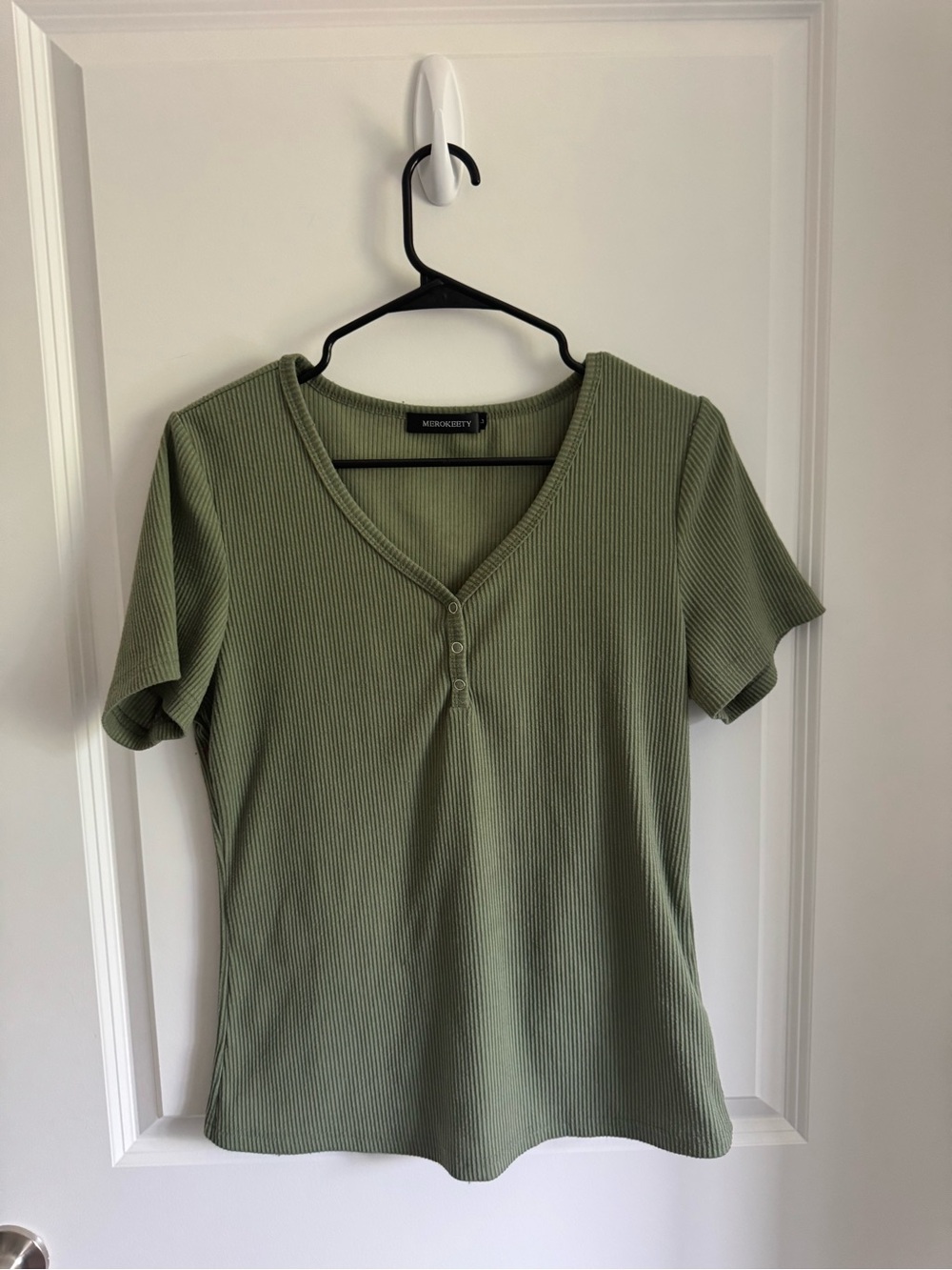 Merokeety Green Ribbed Henley V-Neck Tee